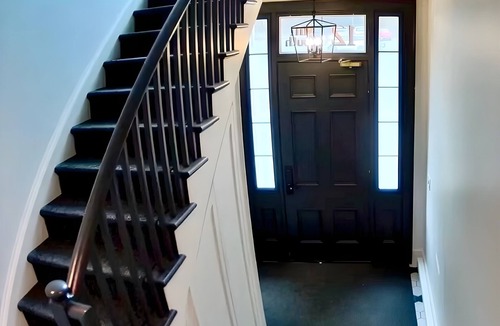 Port Hope Apartment | Modern suite (2 Queens) on the River