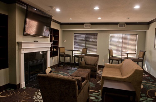 Barker Condo | Modern Suite | Free Breakfast + Free Wi-Fi