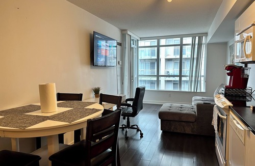 Bathurst Quay Apartment | Modern Suite with King Bed
