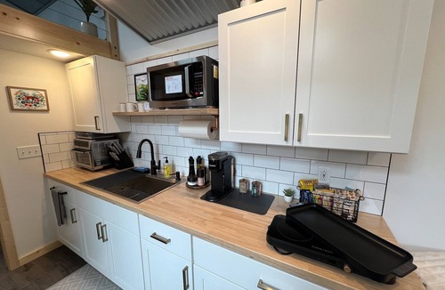 Bear Creek Cabin | Modern Tiny House in Seward - 5 Min to Harbor & Tours