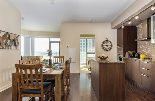 Toronto Entertainment District Condo | Modern Waterfront 3BR Escape with Free Parking