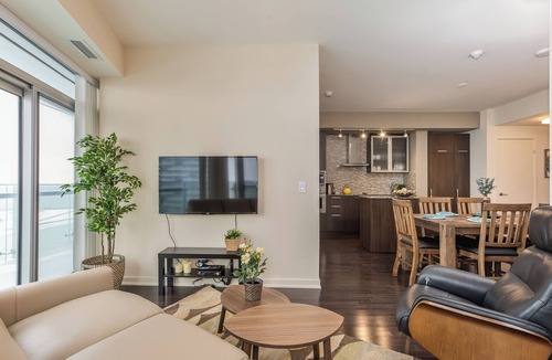 Toronto Entertainment District Condo | Modern Waterfront 3BR Escape with Free Parking