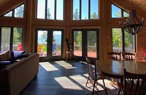 Colpoys Bay Cabin | Modern Waterfront Log Cabin