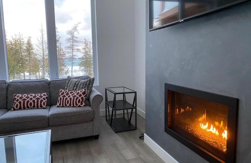 Northern Bruce Peninsula House | Modern Waterfront Tobermory Kayaks