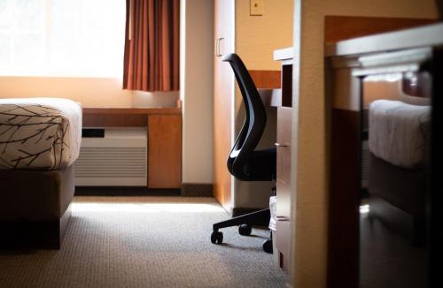 Gering Hotel | Monument Inn & Suites