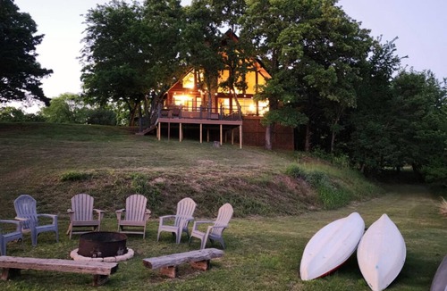 Sulphur House | Moonlight Bay Cabin with Private Lake Access in Arbuckle Area. Pet friendly.