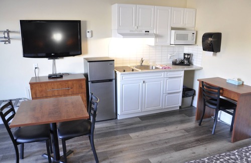 Sudbury Hotel | Moonlight Inn and Suites