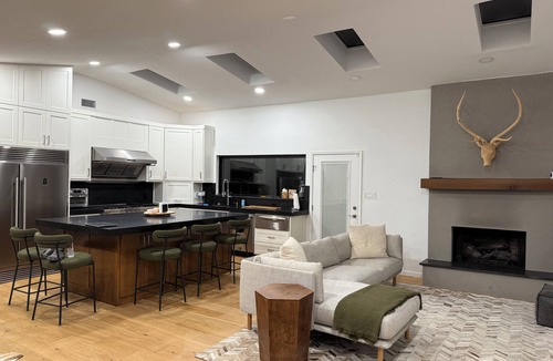 Alvarado House | Moonlight Ranch — Luxury Farmhouse & Event Retreat