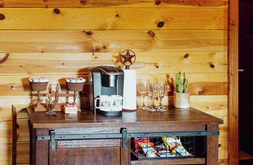 Valley View Cabin | Morning Star - Western Charm and Monkey Magic!
