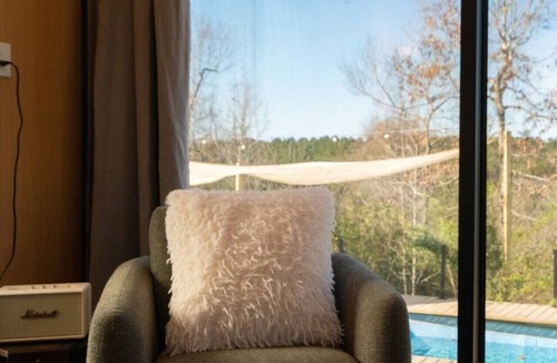 Oakhurst Cabin | Moss:Zen Mirror Cabin, Pool, Sunset Views, Firepit