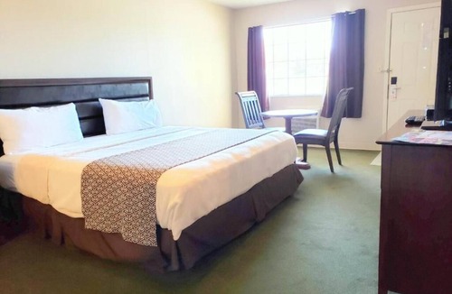 Calhoun Hotel | Motel 103