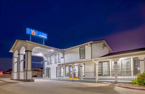 Bryan Hotel | Motel 6-Bryan, TX - College Station