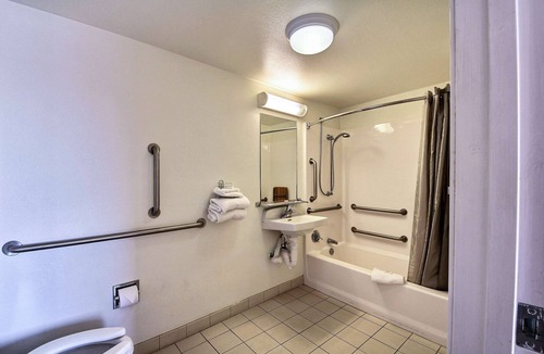 Bonanza Hotel | Motel 6 Laredo, TX - South