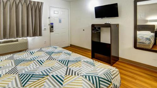 Longview Hotel | Motel 6-Longview, TX