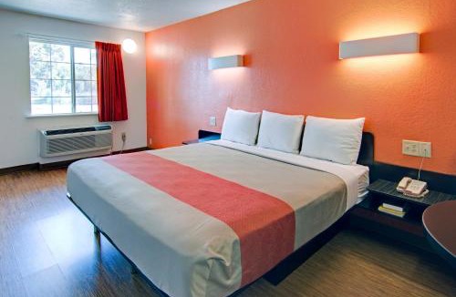 Mount Pleasant Hotel | Motel 6-Mount Pleasant, TX