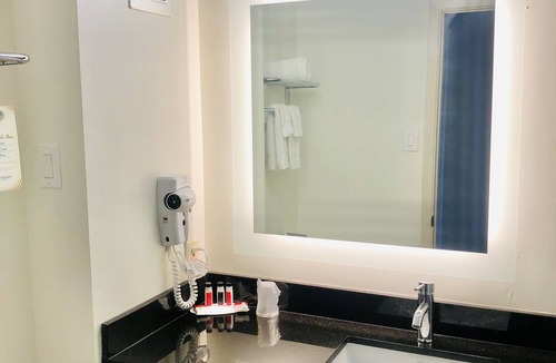 Sault Ste. Marie Hotel | Motel 6 Sault Ste. Marie, ON