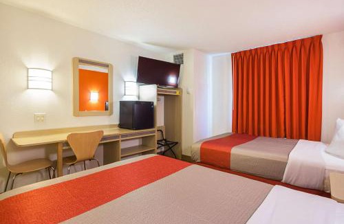 Whitby Hotel | Motel 6-Whitby, ON - Toronto East