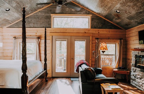 Mid America Cabin | Mountain Air Treehouse - Starlight Haven