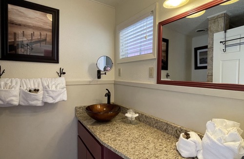 Mount Ida Hotel | Mountain Harbor King Guest Room on Lake Ouachita by RedAwning