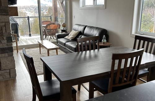 The Blue Mountains Apartment | Mountain House Penthouse level, 3 bedroom 2.5 bathroom, Hot and warm pools.