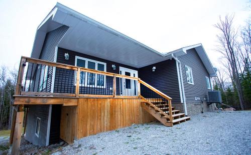 Haliburton House | Mountain House in the Heart of Haliburton, Mins to Lake