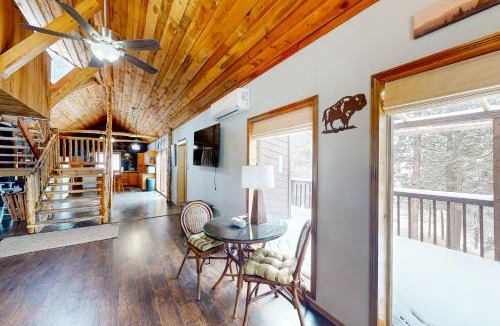 Custer House | Mountain-Top Haven