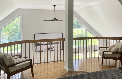 Mulgrave-et-Derry Cottage | Mountainside Lakefront Cottage/Home