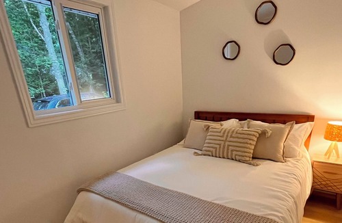 Purdy House | NALA'S LAKEHOUSE RETREAT- WATERFRONT AND OVER 1 ACRE TREE LINED PRIVATE PROPERTY