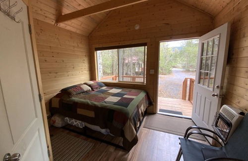 Bear Creek Cabin | Natural & Charming Wild-Rose Cabin4 W/Queen Bed