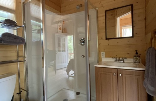 Bear Creek Cabin | Natural & Charming Wild-Rose Cabin4 W/Queen Bed