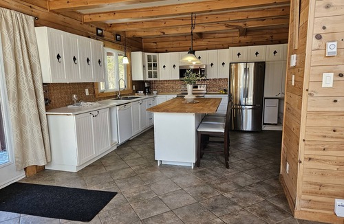 Val-des-Monts House | Nature lover’s retreat in the forest. Near hiking, skiing, swimming, etc