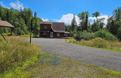 Val-des-Monts House | Nature lover’s retreat in the forest. Near hiking, skiing, swimming, etc