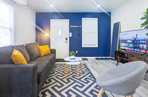 East Windsor House | Navy gold dream - 2 bedroom house w/work station