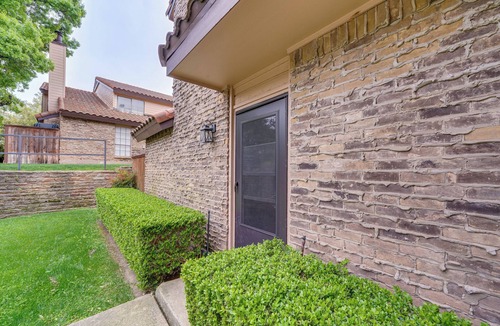 Far North Dallas Condo | Near Expressways! Cozy Dallas Condo w/Workspace