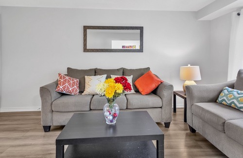 Grand River South House | *NEW* 3 BR with big Backyard & dedicated workspace