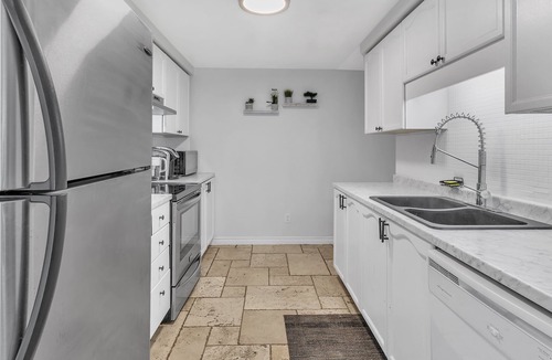 Grand River South House | *NEW* 3 BR with big Backyard & dedicated workspace