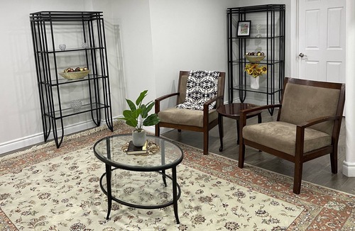 Markham House | New, Clean, Spacious, Guesthome That You’ll love!