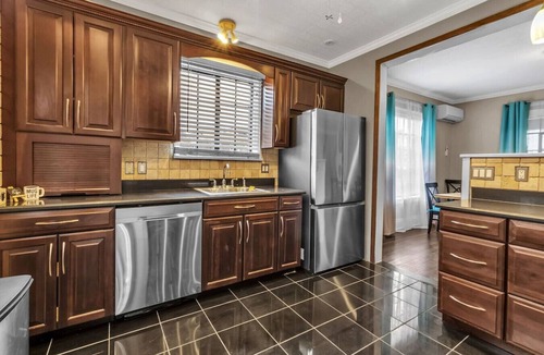 Niagara Falls House | *New*Close to Falls*Beautiful*Spacious*Parking*A/C