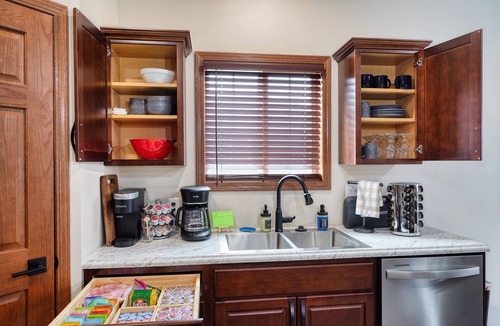 Sioux Falls House | New Construction 2 KING LUXURY Suites Available Book Now Voted #1 in S, F,