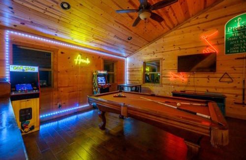 Hochatown House | NEW Game Room w Hot Tub Family Broken Bow