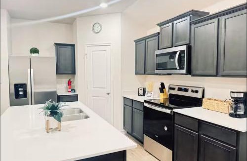 Sherman Villa | NEW King Bed Private Yard Near Everything