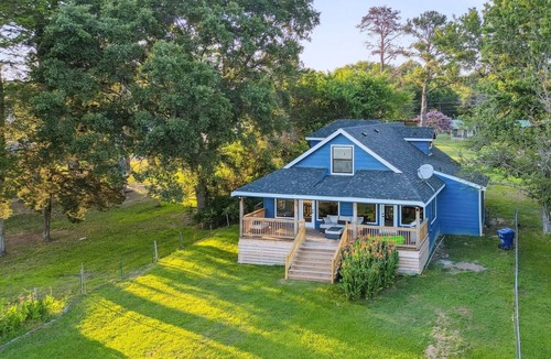Carolyn Estates House | New Lakefront House on Calm Cove- Big Groups & Families + Kayaks & SUPs 🐶☀️