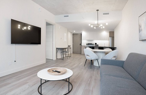 Quartier des Spectacles Apartment | New Luxury Unit in Heart of MTL 806 | Metro access