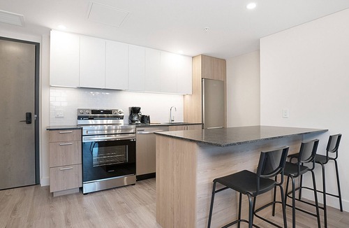 Quartier des Spectacles Apartment | New Luxury Unit in Heart of MTL 806 | Metro access