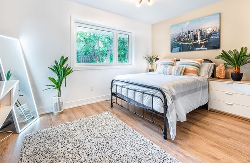 North York House | New Modern Private Bedroom in a Luxury Town Home B