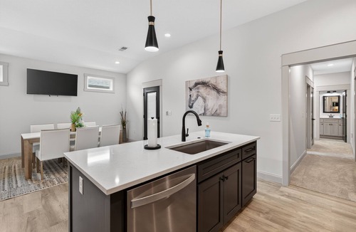 Lawrence House | NEW! Plush & Roomy - Perfect for All Ages near KU & KC