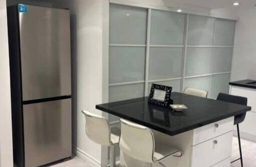 Milton House | New private modern apartment basement in Milton