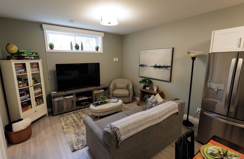 Saskatoon House | New Stylish Basement Suite | Private Entry | Quiet Neighborhood