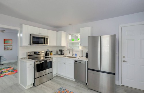 Granbury Apartment | New! Walk to Square - Granbury Gem w/Hot Tub