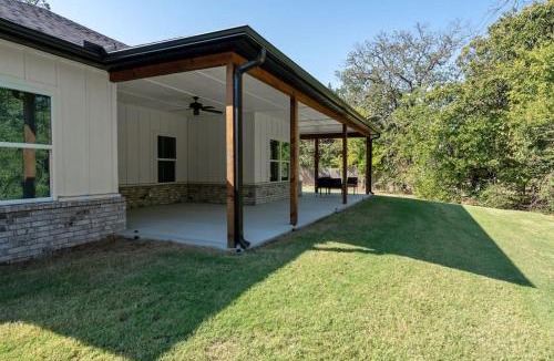 Tulsa House | Newly Built Modern Getaway on Private Acreage!